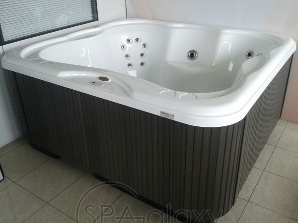 SPA бассейн JACUZZI L (Италия), 223 x 211 x 90 см